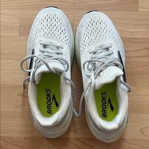 Brooks White Athletic Sneakers
